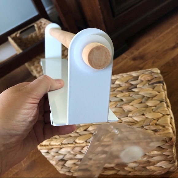 metal paper towel holder or scarf organizer - Picture 3 of 3